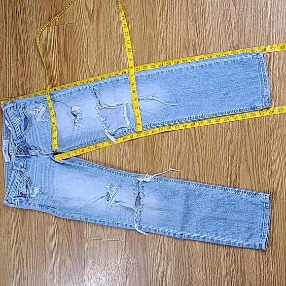 Hollister Denim - HOLLISTER 26x28 GIRL 3s STRIGHT BOOT PRE-OWNED STRECH DENIM DISTROYED JEANS